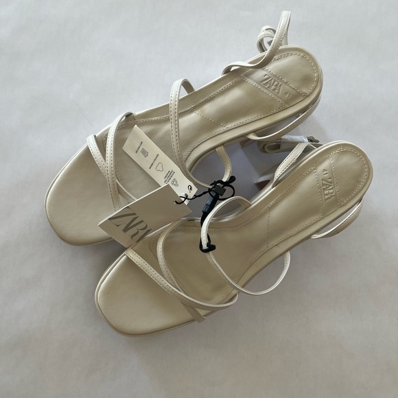 SHOES - Picture 10 of 11